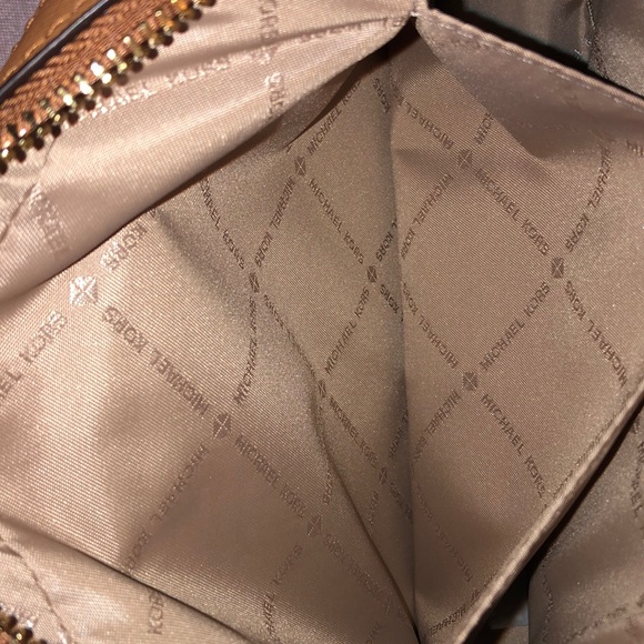 Michael Kors Jet Set Large EW Crossbody NWT 5565 - Picture 13 of 14